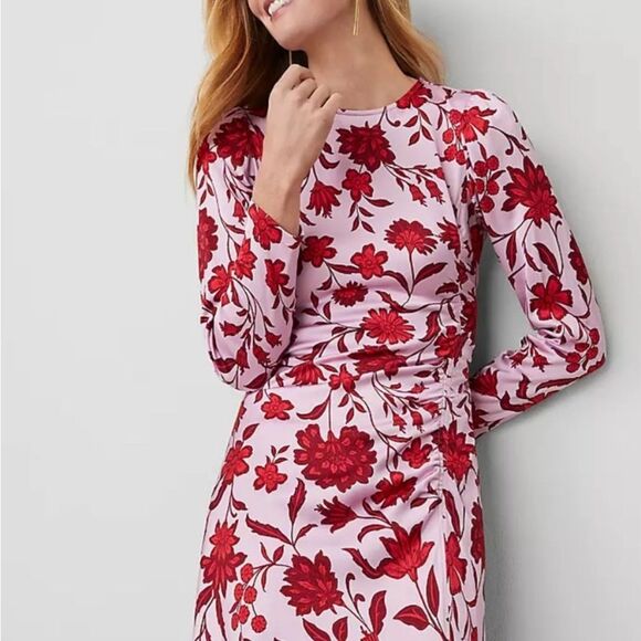 ANN TAYLOR Ruched Midi Dress Pink‎ Red Satin Floral Round Neck Slit Size 2P - Picture 2 of 16